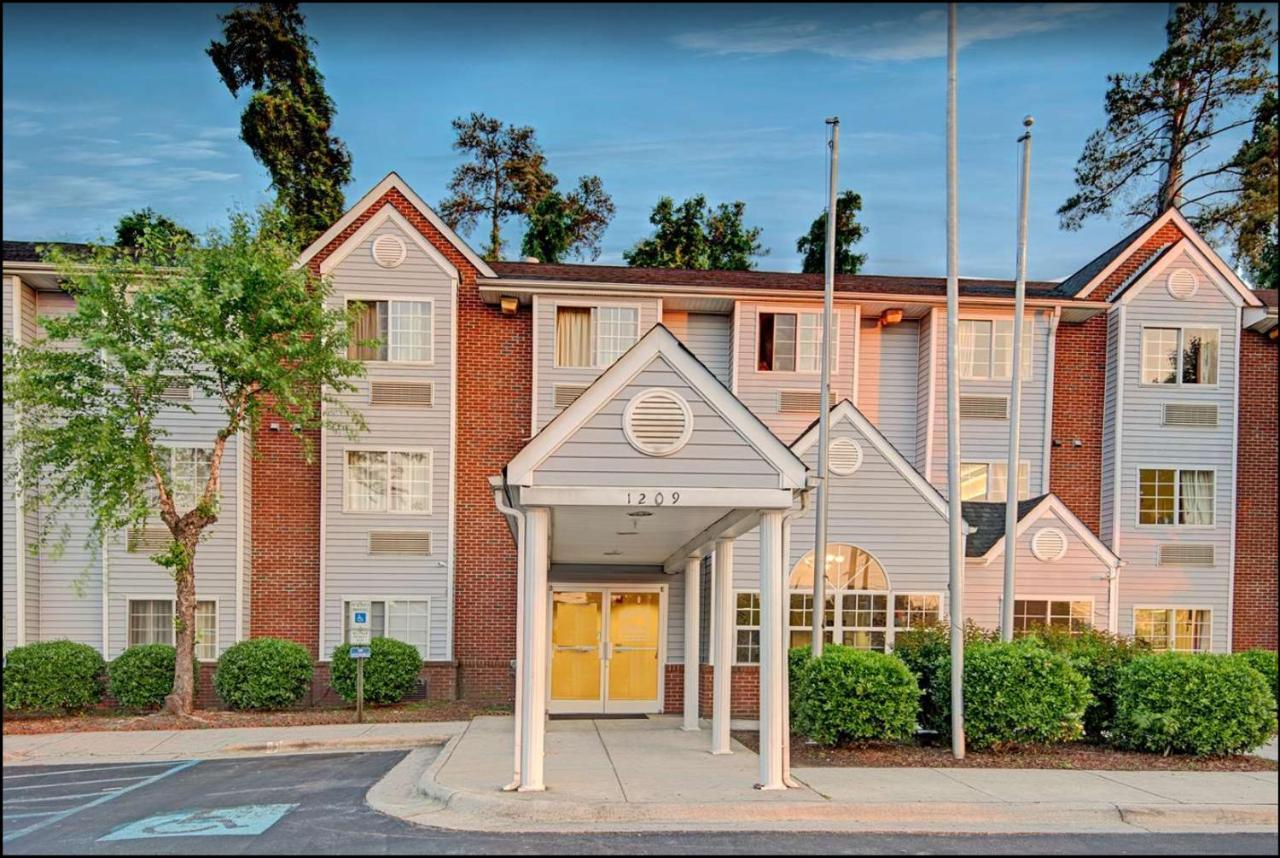 Travelers Inn And Suites Raleigh Exterior foto