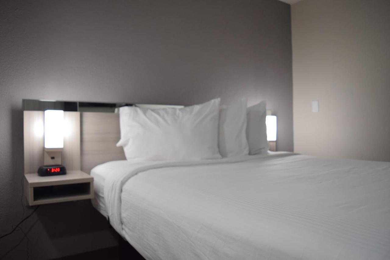 Travelers Inn And Suites Raleigh Exterior foto