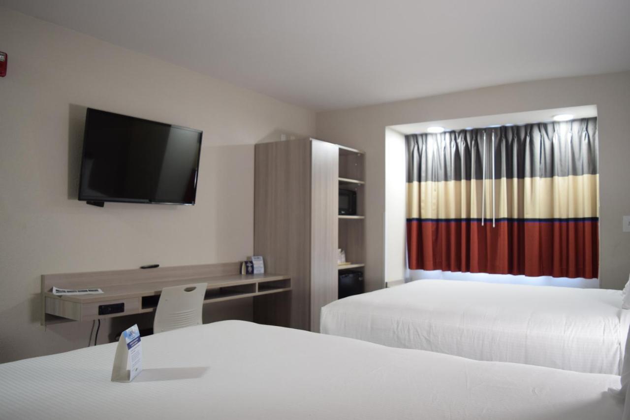 Travelers Inn And Suites Raleigh Exterior foto
